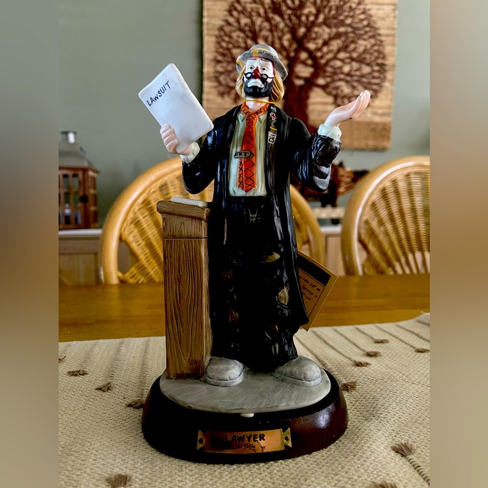 Flambro Hobo Clown The Lawyer- Porcelain Figurine Emmet Kelly Jr. Vintage 80’s